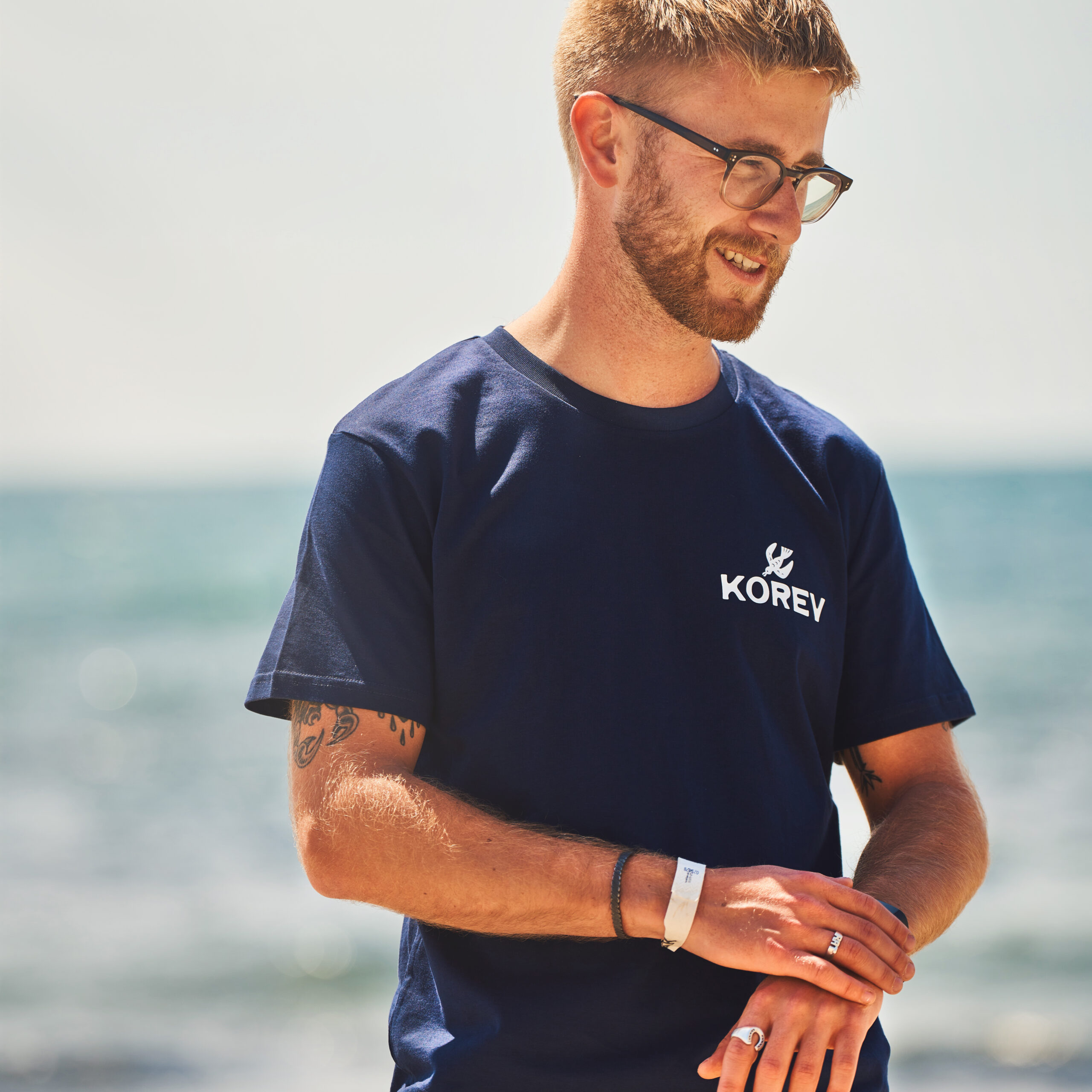 'Open Horizons' korev t-shirt in navy