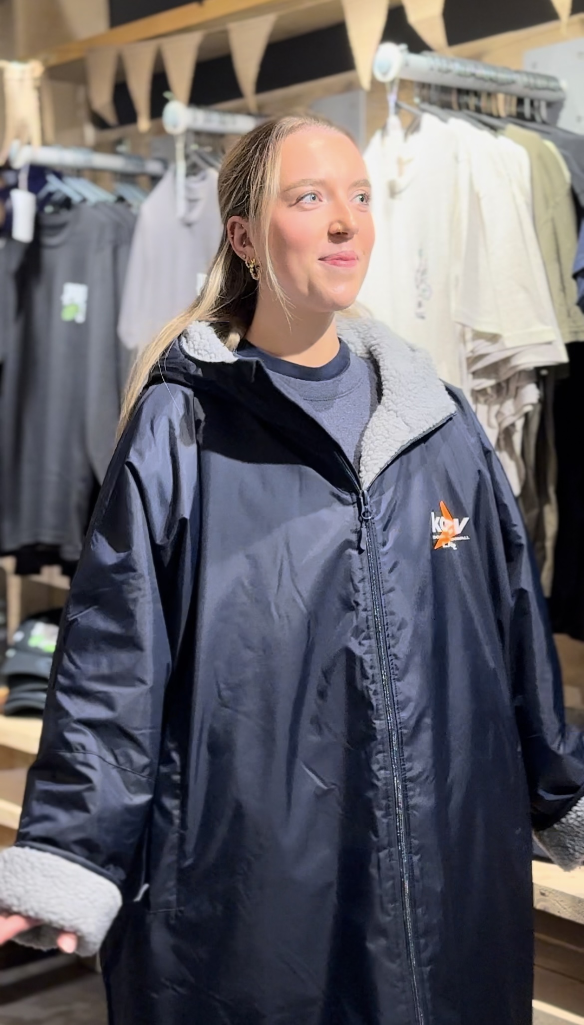 korev Changing Robe - Image 3